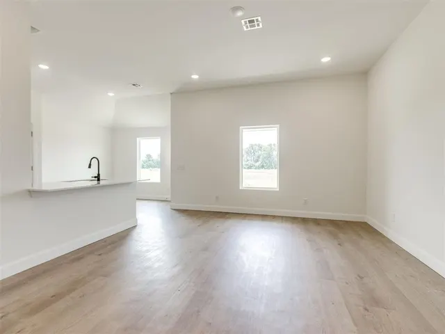Photo 6 — 1208 E Stallion Lane, Mustang, OK 73064