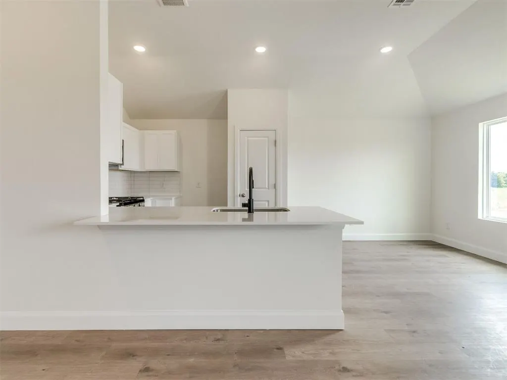 Photo 9 — 1208 E Stallion Lane, Mustang, OK 73064