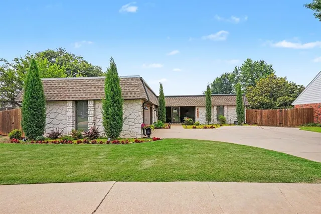 Photo 2 — 2304 SW 122nd Street, Oklahoma City, OK 73170