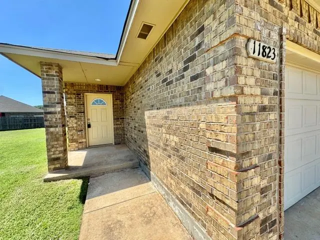 Photo 3 — 11823 SW 14th Street, Yukon, OK 73099