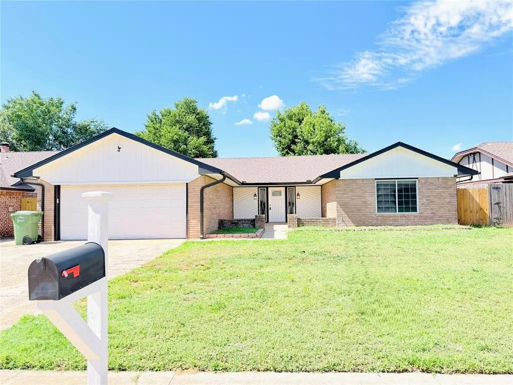 Front exterior — 121 W Vail Drive, Yukon, OK 73099