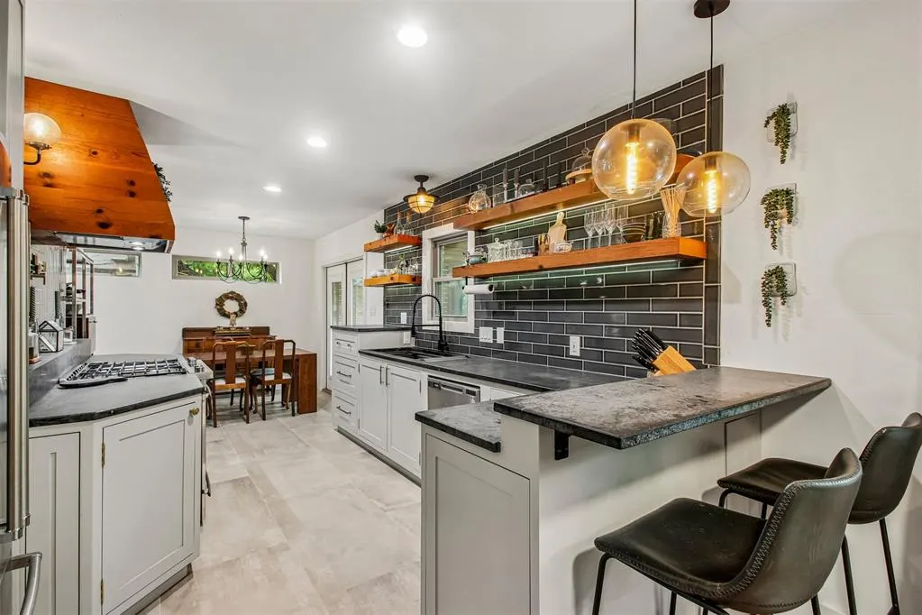 Photo 2 — 1105 Lombardy Road, Oklahoma City, OK 73118
