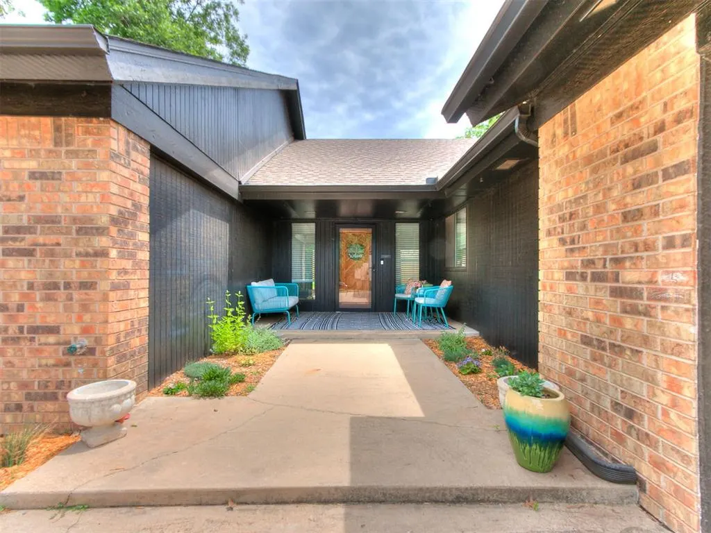 Photo 2 — 912 Stonehenge Drive, Edmond, OK 73034