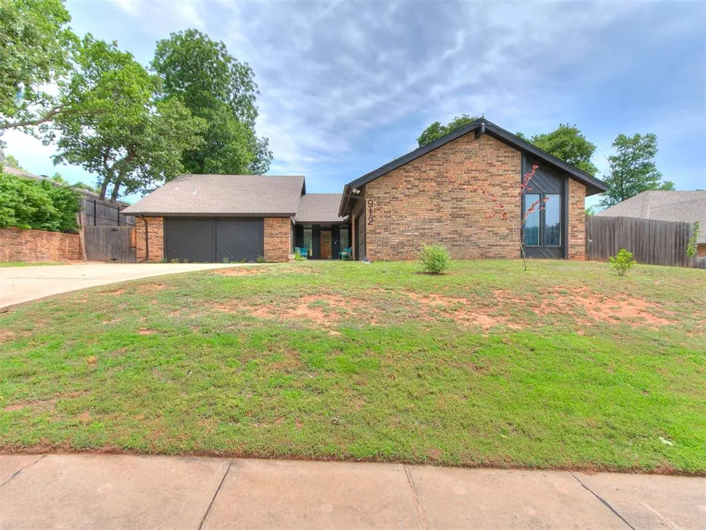 Front exterior — 912 Stonehenge Drive, Edmond, OK 73034