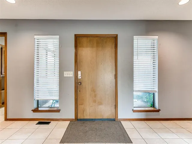 Photo 3 — 912 Stonehenge Drive, Edmond, OK 73034