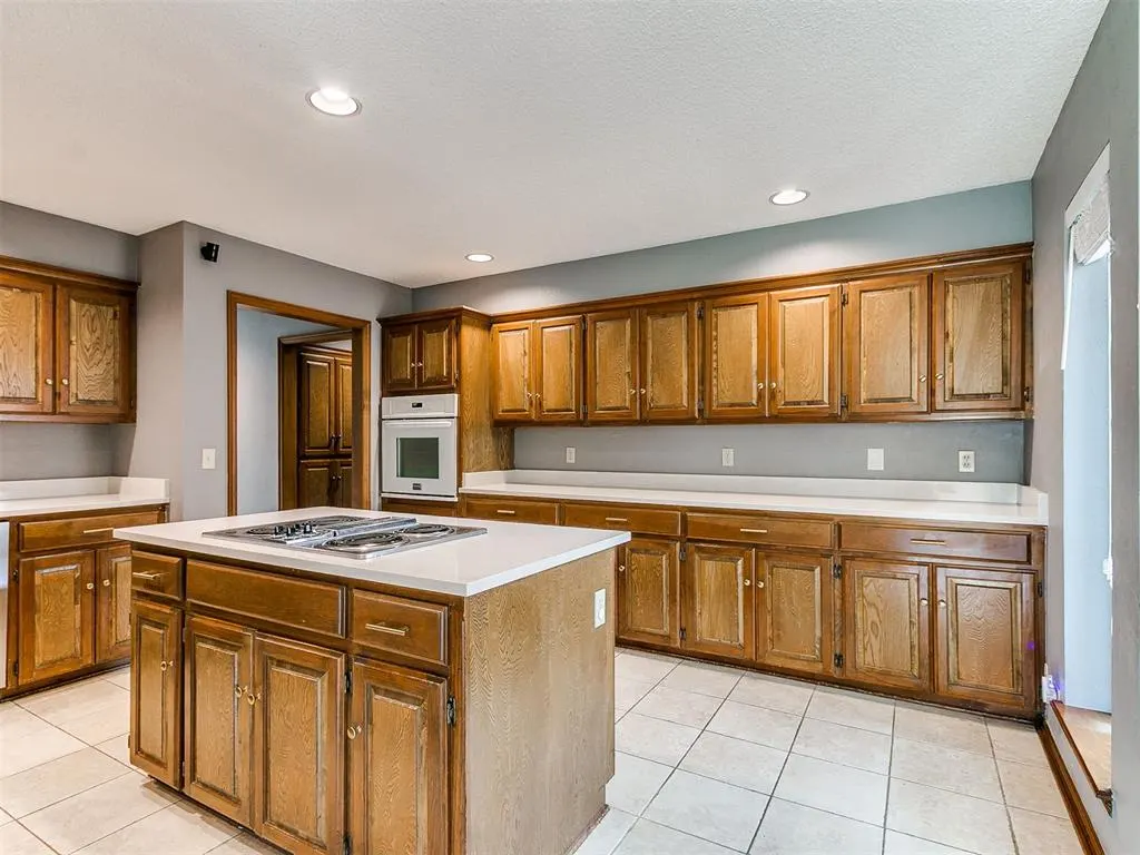 Photo 10 — 912 Stonehenge Drive, Edmond, OK 73034
