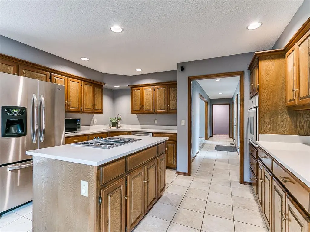Photo 12 — 912 Stonehenge Drive, Edmond, OK 73034