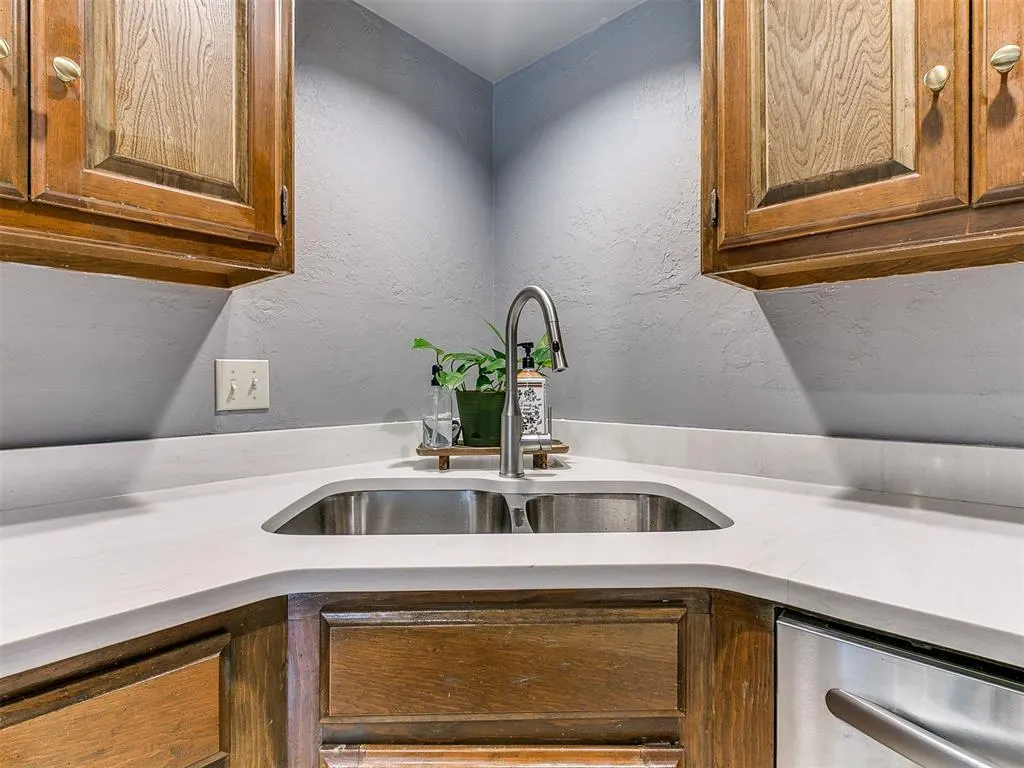 Photo 14 — 912 Stonehenge Drive, Edmond, OK 73034