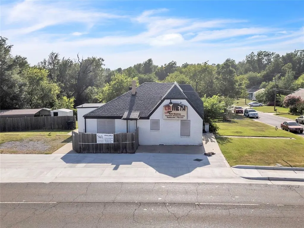 Photo 3 — 3700 Trellis Court, Oklahoma City, OK 73107
