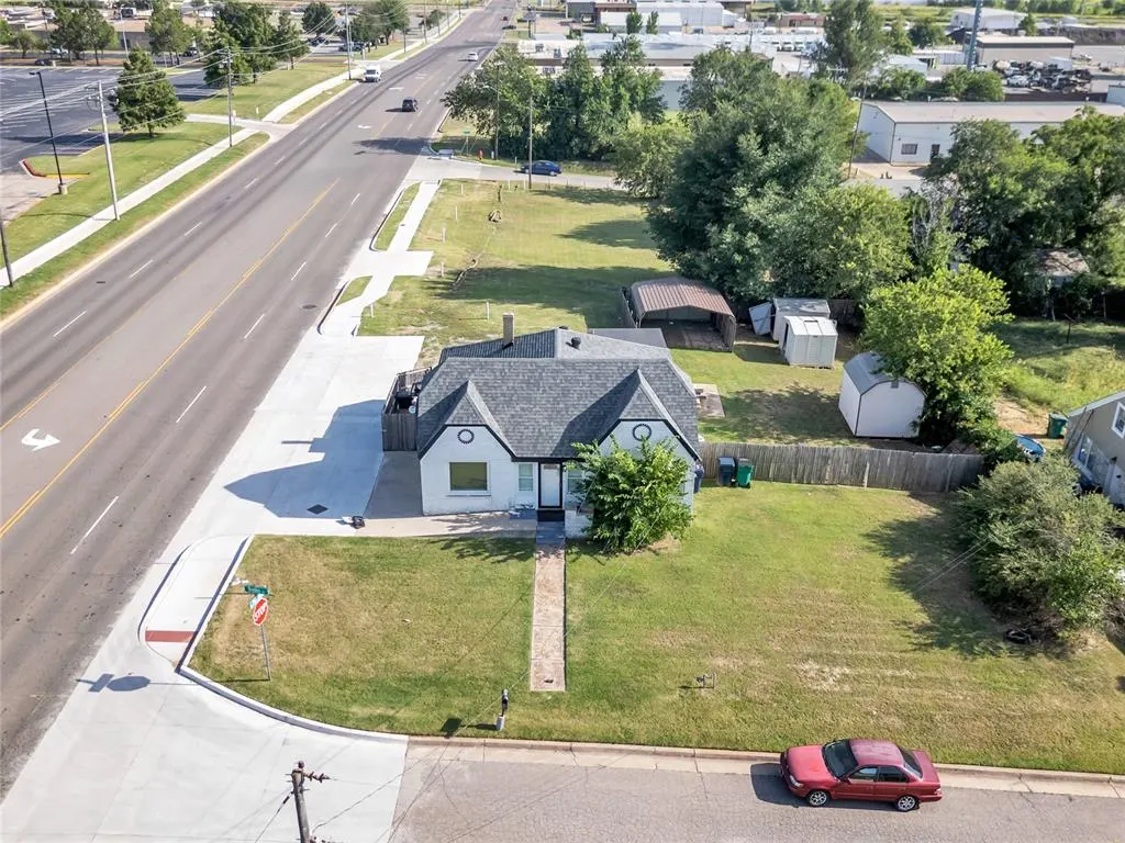 Photo 5 — 3700 Trellis Court, Oklahoma City, OK 73107