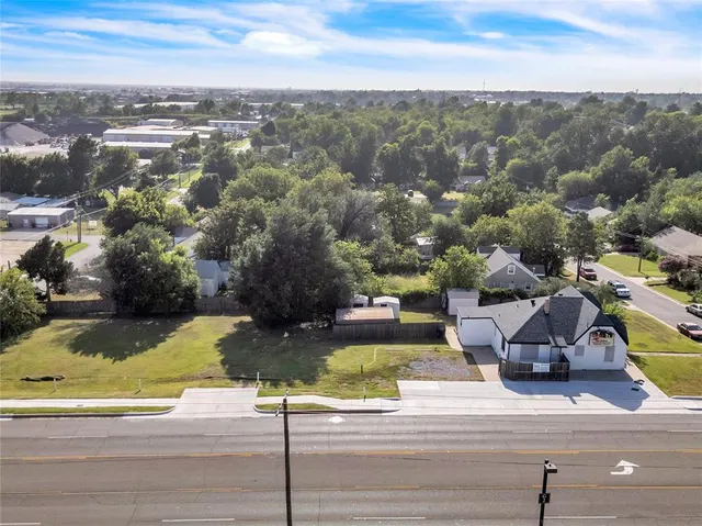 Photo 7 — 3700 Trellis Court, Oklahoma City, OK 73107