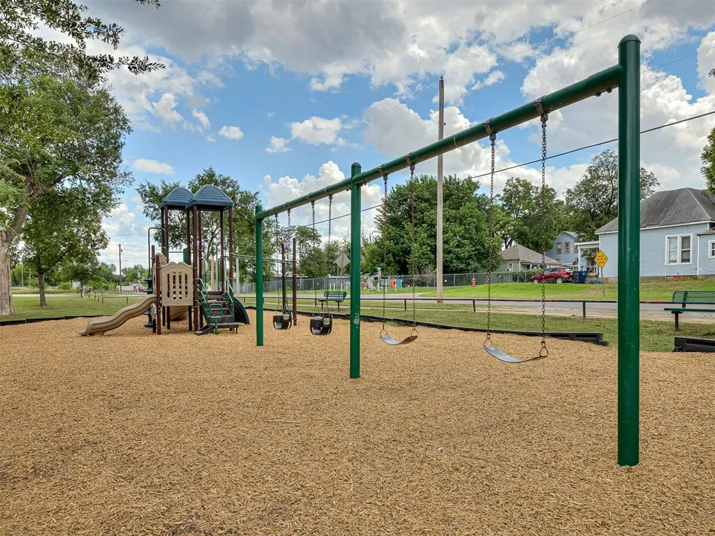 Photo 39 — 202 S Roberts Avenue, El Reno, OK 73036