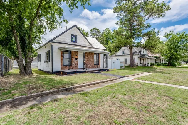 Photo 3 — 309 N Louisa Avenue, Shawnee, OK 74801