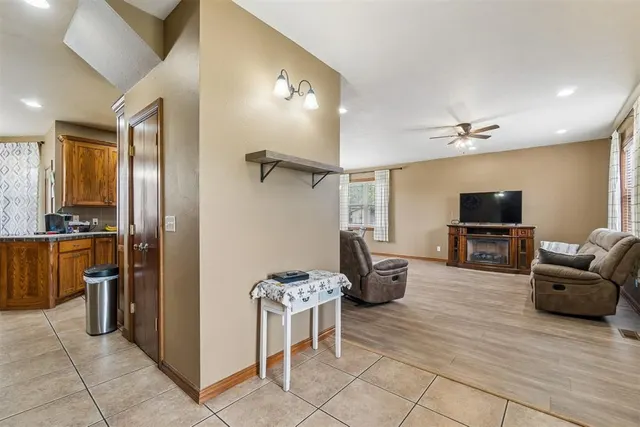 Photo 4 — 2120 NW 22nd Street, Newcastle, OK 73065
