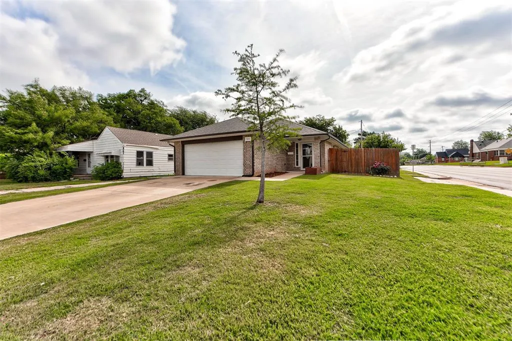 Photo 2 — 925 S Hadden Avenue, El Reno, OK 73036