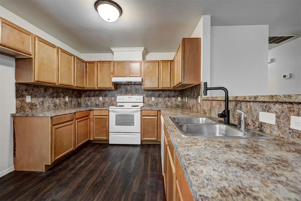 Photo 19 — 925 S Hadden Avenue, El Reno, OK 73036