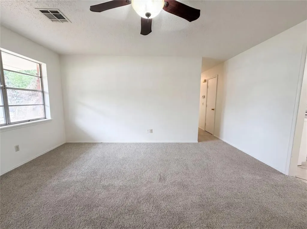 Photo 3 — 621 S Timber Lane, Oklahoma City, OK 73127