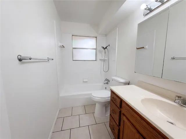 Photo 7 — 621 S Timber Lane, Oklahoma City, OK 73127