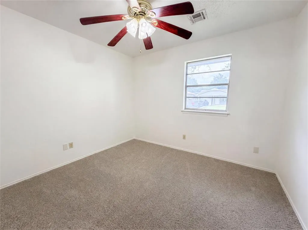 Photo 10 — 621 S Timber Lane, Oklahoma City, OK 73127