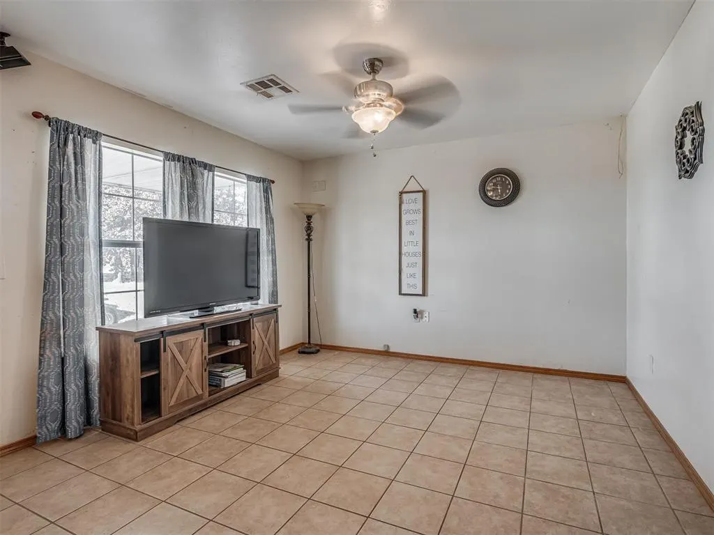Photo 9 — 335827 E Winding Road, McLoud, OK 74851
