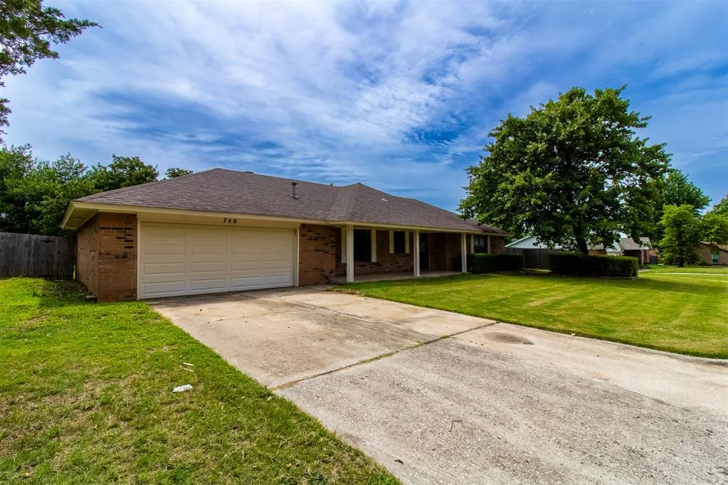 Front exterior — 740 Buckwood Drive, Choctaw, OK 73020