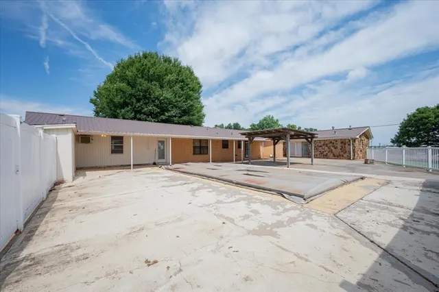 Photo 5 — 407 S Third Street, Binger, OK 73009