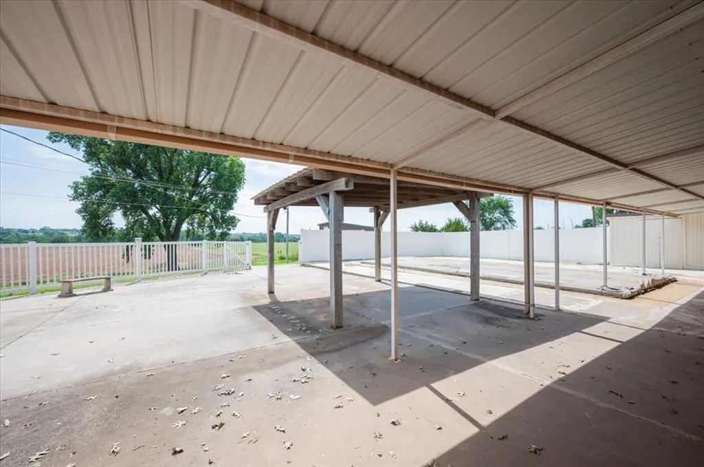 Photo 6 — 407 S Third Street, Binger, OK 73009