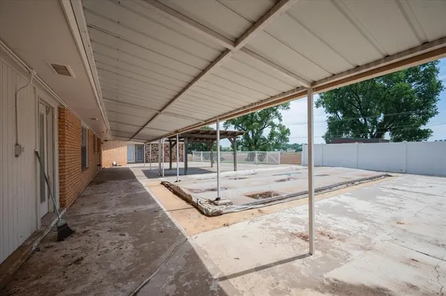 Photo 7 — 407 S Third Street, Binger, OK 73009