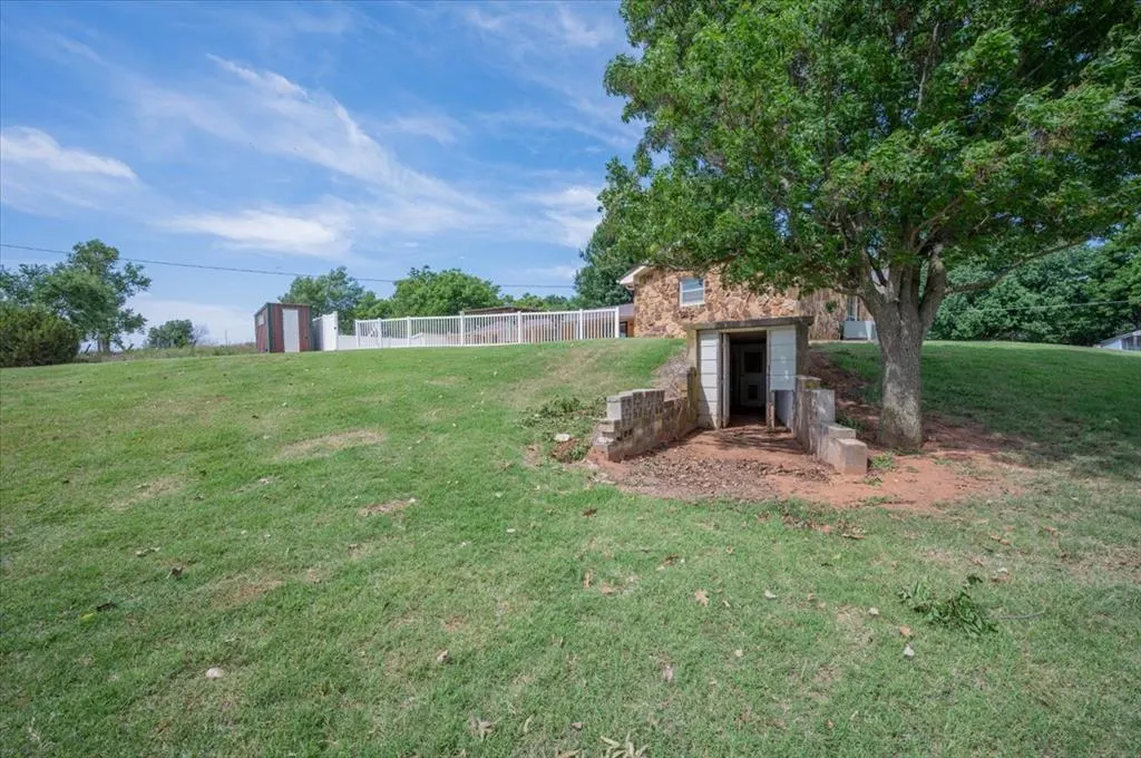 Photo 8 — 407 S Third Street, Binger, OK 73009