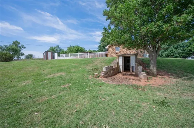 Photo 8 — 407 S Third Street, Binger, OK 73009