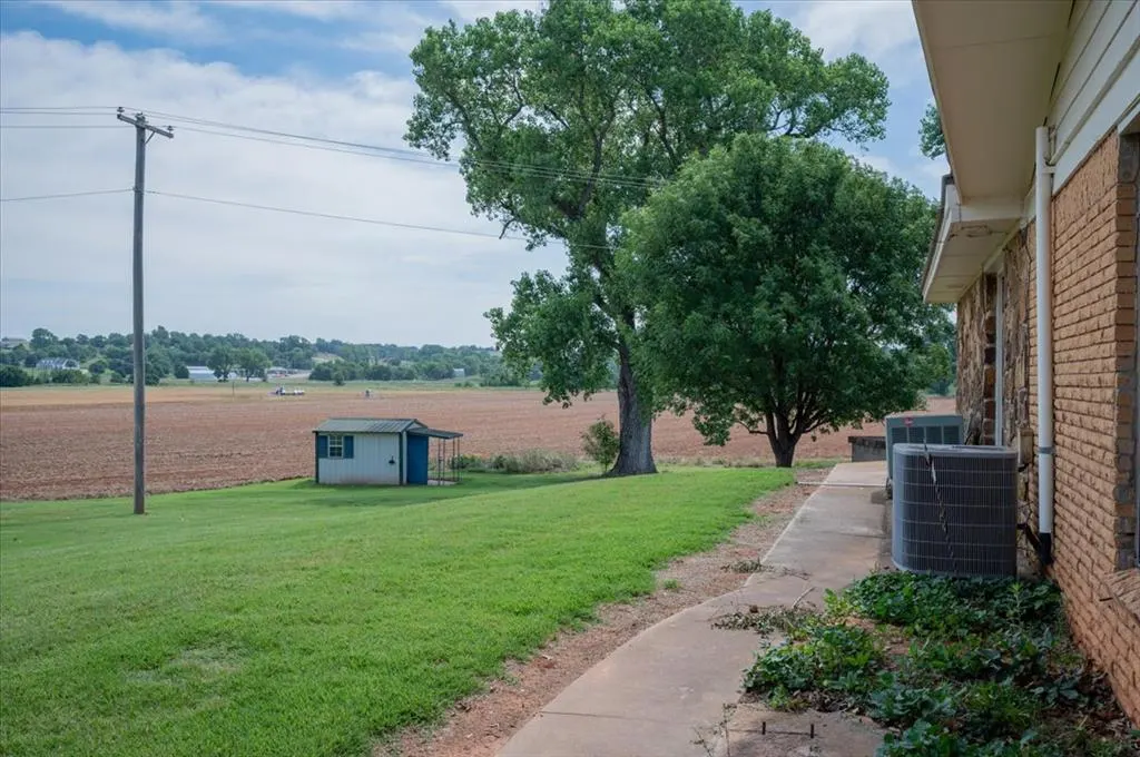 Photo 9 — 407 S Third Street, Binger, OK 73009
