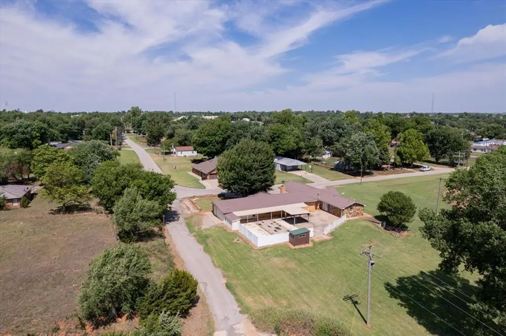 Photo 10 — 407 S Third Street, Binger, OK 73009
