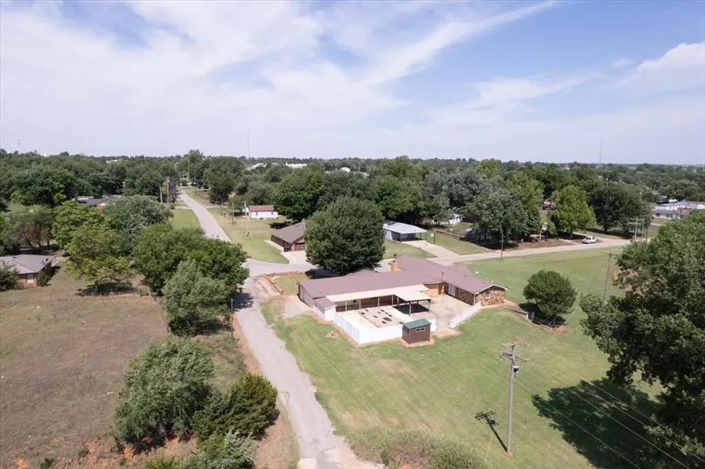 Photo 12 — 407 S Third Street, Binger, OK 73009