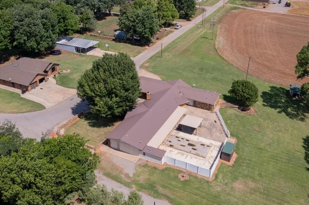 Photo 14 — 407 S Third Street, Binger, OK 73009