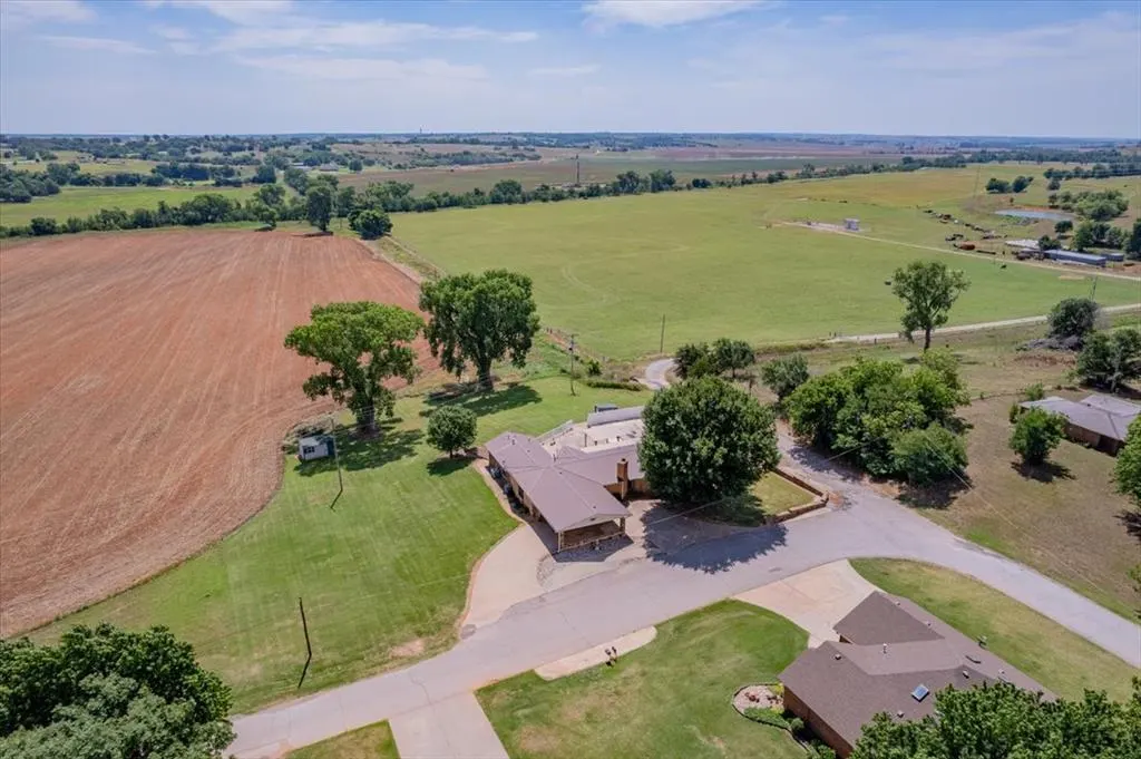 Photo 16 — 407 S Third Street, Binger, OK 73009