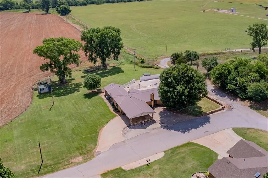 Photo 17 — 407 S Third Street, Binger, OK 73009