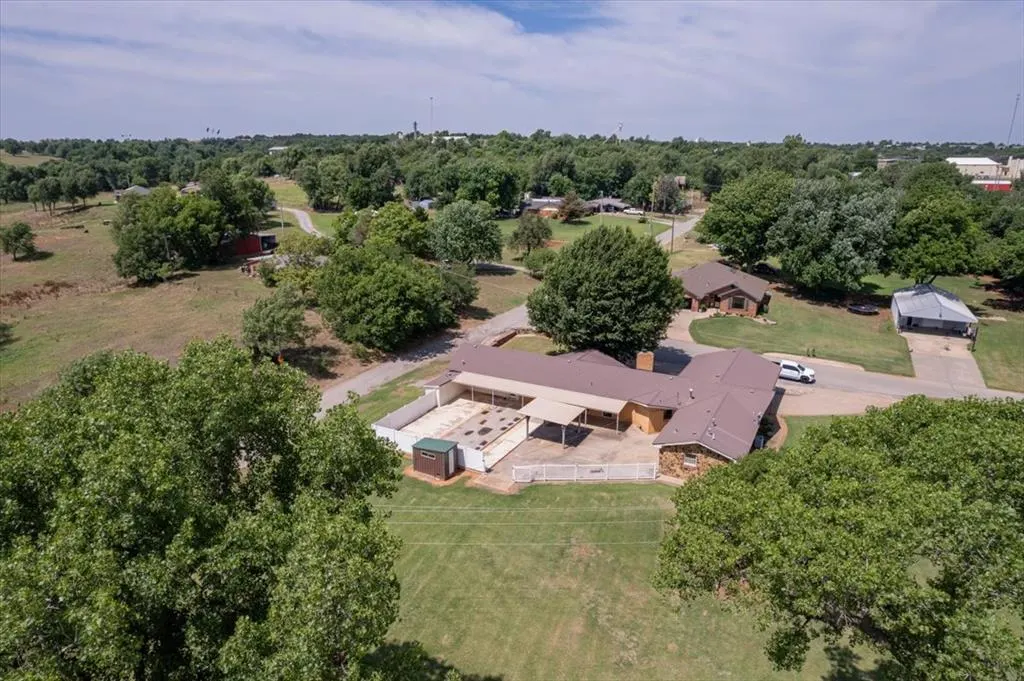 Photo 19 — 407 S Third Street, Binger, OK 73009