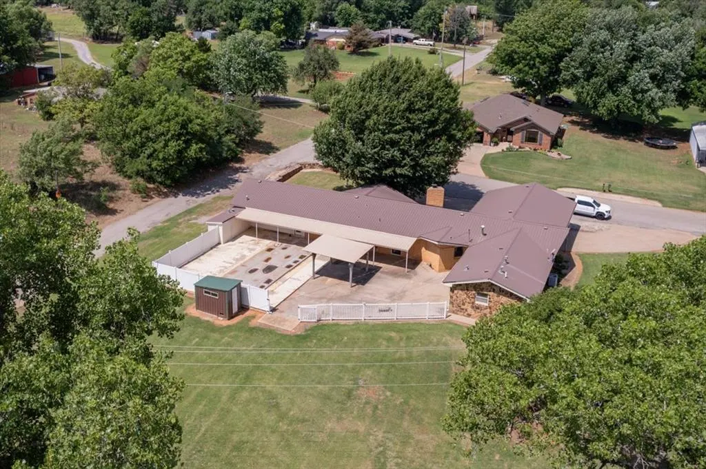 Photo 20 — 407 S Third Street, Binger, OK 73009