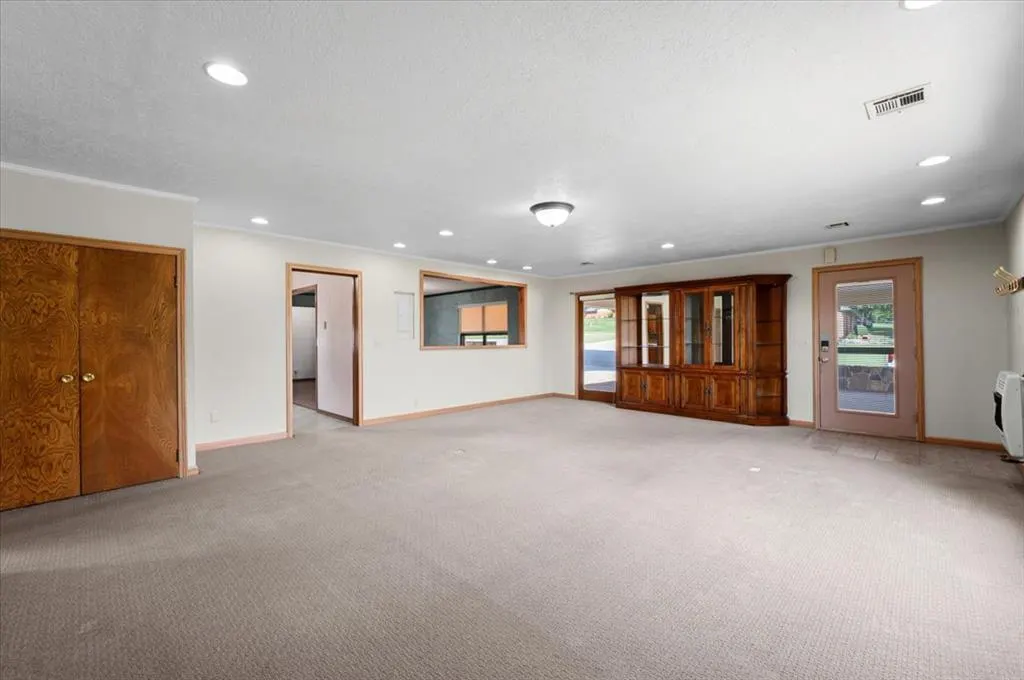 Photo 24 — 407 S Third Street, Binger, OK 73009