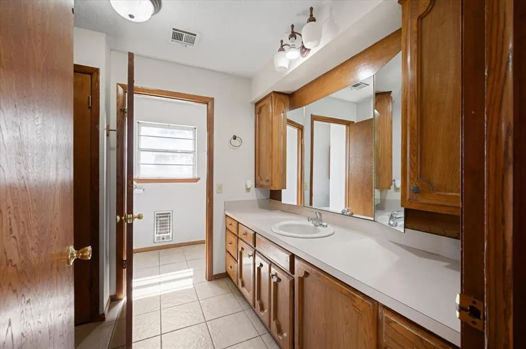 Photo 26 — 407 S Third Street, Binger, OK 73009