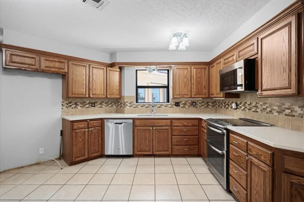 Photo 31 — 407 S Third Street, Binger, OK 73009