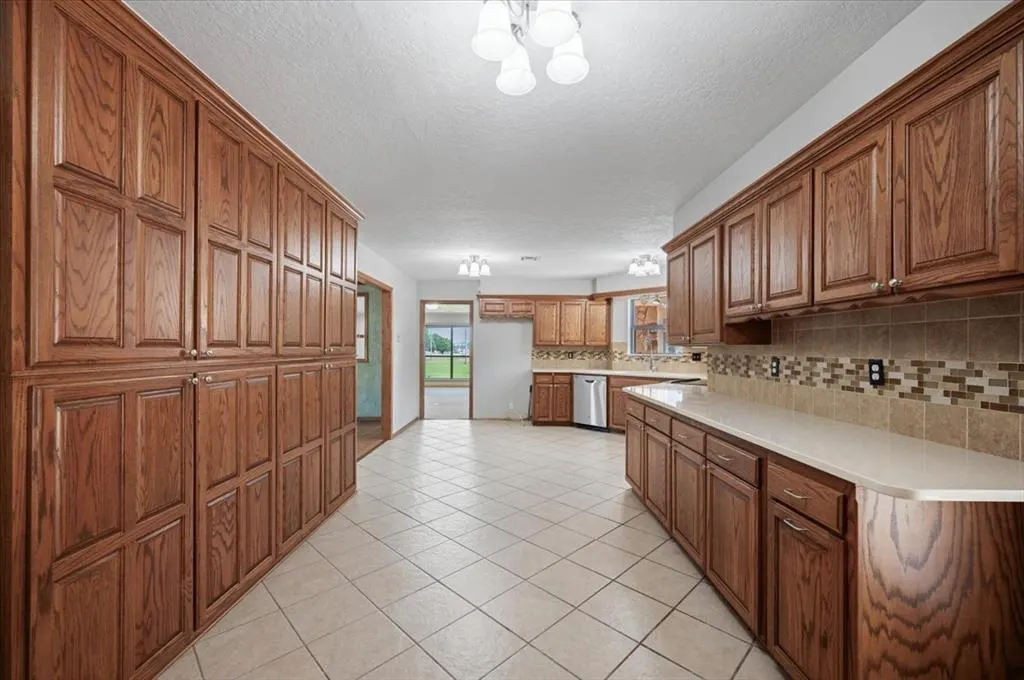 Photo 32 — 407 S Third Street, Binger, OK 73009