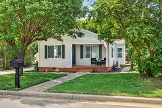 Sold home at 412 W 8th Street