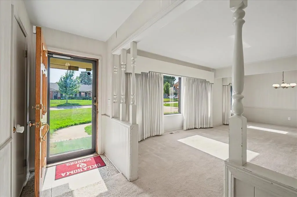 Photo 2 — 2708 N Meridian Place, Oklahoma City, OK 73127