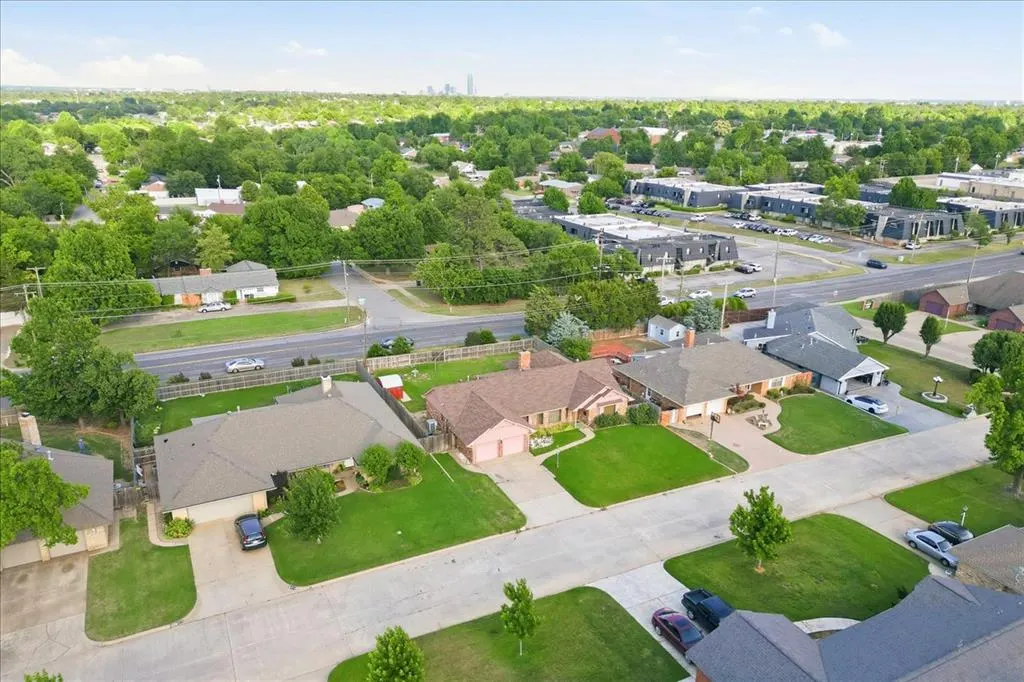 Photo 12 — 2708 N Meridian Place, Oklahoma City, OK 73127