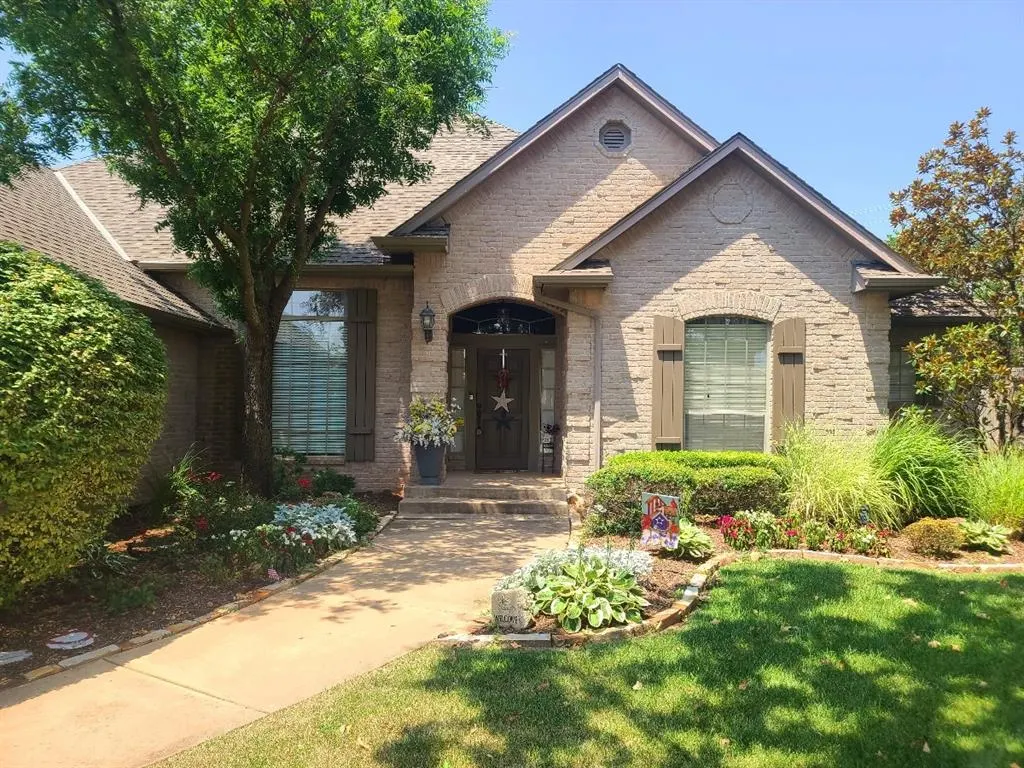 Photo 3 — 413 Hamptonridge Road, Edmond, OK 73034