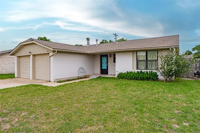 Photo 2 — 7517 NW 116th Street, Oklahoma City, OK 73162