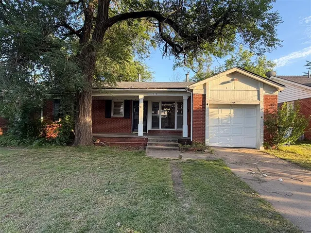 Photo 2 — 1518 Carlisle Court, Oklahoma City, OK 73120