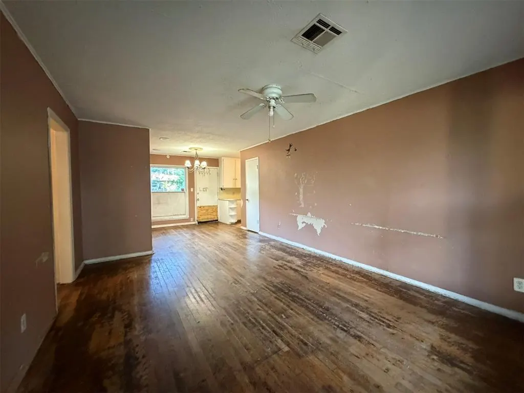Photo 3 — 1518 Carlisle Court, Oklahoma City, OK 73120