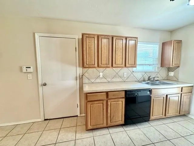 Photo 12 — 9608 SW 29th Terrace, Oklahoma City, OK 73128